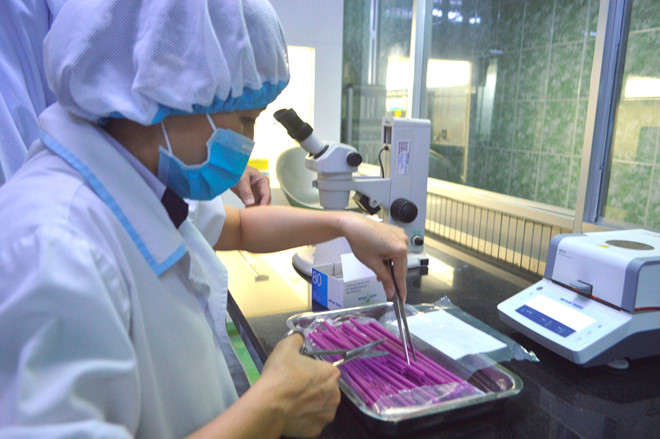 Ống hút làm từ… bột: Cận cảnh quy trình sản xuất - ảnh 10